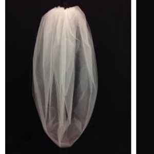NWT | Malis-Henderson Elbow Length Veil | Ivory